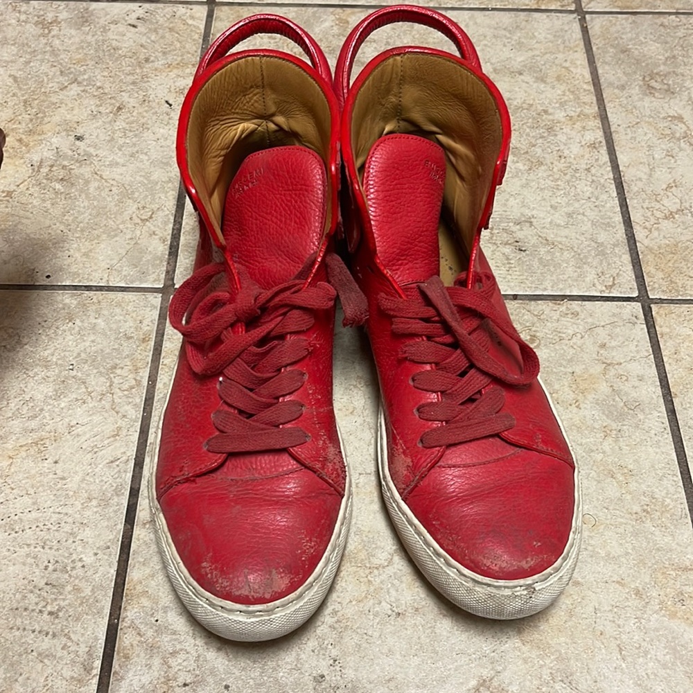 This are my old pair bought them for 900 selling for 100